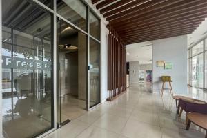 Fotografie z fotogalerie ubytování RedLiving Apartemen Springlake Summarecon - Happy Rooms with Netflix v destinaci Rawabugel