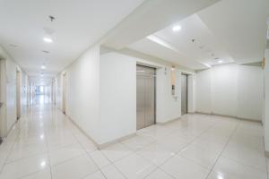 Fotografie z fotogalerie ubytování RedLiving Apartemen Springlake Summarecon - Happy Rooms with Netflix v destinaci Rawabugel