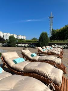 a row of rattan lounges with pillows at готель Елада in Yuzhne
