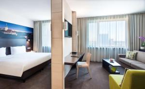 Postel nebo postele na pokoji v ubytování Lindner Hotel Bratislava, part of JdV by Hyatt
