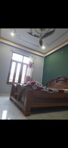 Katil atau katil-katil dalam bilik di Varanasi Gateway