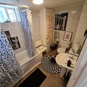 Ένα μπάνιο στο Cosy flat in Whitechapel, London