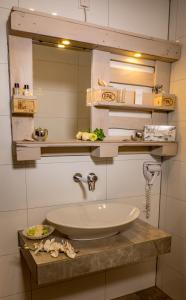 a bathroom with a sink and a mirror at Willma Apartmenthaus in Beelen