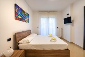 Letto o letti in una camera di Boscoincittà Apt with garage and whirlpool tub
