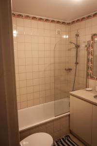 a bathroom with a tub and a toilet and a sink at Palácio da Quinta da Portela IV in Coimbra