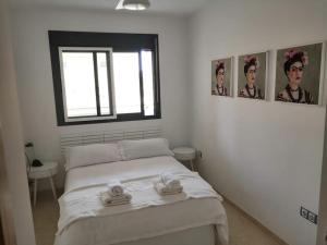 a bedroom with a bed with two towels on it at Las Colinas, Envia Golf - Piscina & Gym in La Envia +27 photos