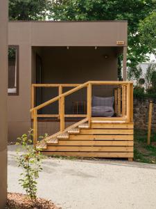 Wecamp San Sebastián的阳台或露台