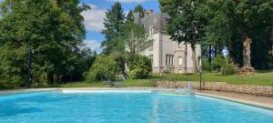 Fotografia z galérie ubytovania Chateau Maleplane v destinácii Saint-Léonard-de-Noblat