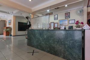 Lobbyen eller receptionen på RedDoorz @ Achino Hotel Bandung
