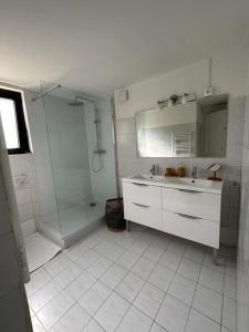 a white bathroom with a shower and a sink at Maison à deux pas des plages avec jardin, terrasses et spa. in Mèze