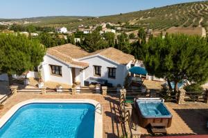 Villa con piscina y casa en Alter Real, luxury holiday retreat en Villanueva del Trabuco