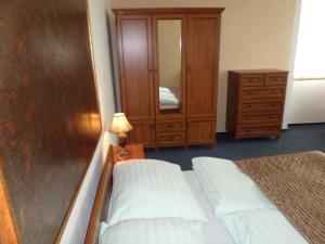 Letto o letti in una camera di Hotel Steiger