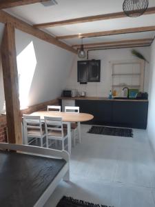Μια τηλεόραση ή/και κέντρο ψυχαγωγίας στο apartament z widokiem na morze