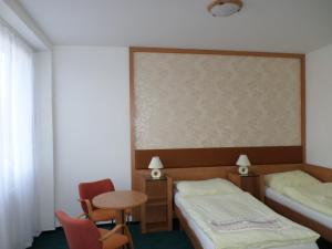 Letto o letti in una camera di Hotel Steiger