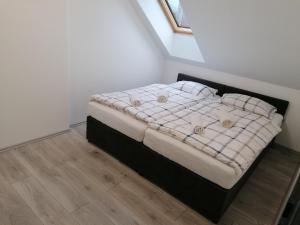 Postel nebo postele na pokoji v ubytování Mohács Apartman