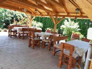 A restaurant or other place to eat at Nosztalgia Vendégház