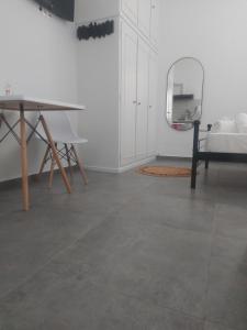 Gambar di galeri bagi Anemela studio basic di Naxos Chora