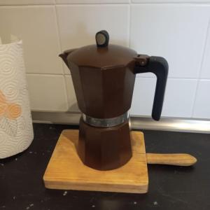 a coffee maker on a cutting board on a counter at Mar y castillo in Cullera