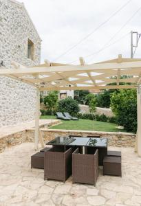 a wooden pergola with a table and chairs under it at LA TORE DI MONTENEGRO in Gythio