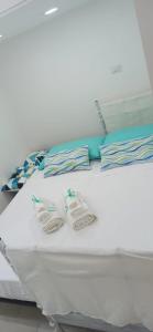 een wit bed met 2 kussens erop bij VerdeMare Charming accommodation in Vietri Sul Mare - Amalfi coast in Vietri