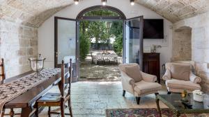Khu vực ghế ngồi tại MASSERIA TARSIA INCURIA 8&4, Emma Villas