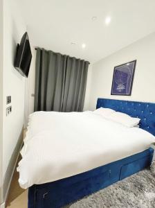Postel nebo postele na pokoji v ubytování New luxury flat + rooftop access