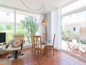 a dining room with a table and chairs and a window at Casa Velero to 100mt from beach , optical fiber in La Oliva