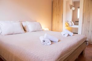a bedroom with a bed with towels on it at M&Stic in Vrdnik