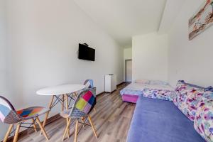 En eller flere senge i et værelse på Post Office Center Apartments