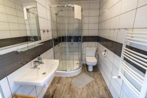 Koupelna v ubytování Zajazd Avena + 24 fotografií