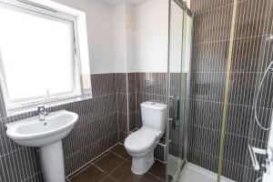 a bathroom with a toilet and a sink at April Disc - Long Stay - Contractors in Bristol