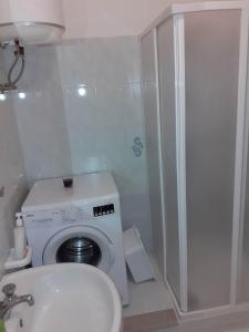 Bagno di Casa dello Scoglio nel mare