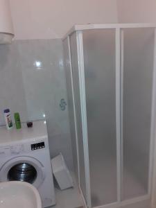 Bagno di Casa dello Scoglio nel mare