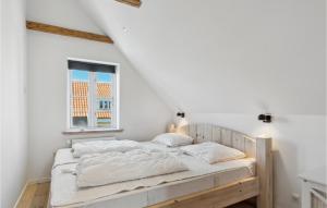 Un ou plusieurs lits dans un hébergement de l'établissement Amazing Home In Skagen With Wifi