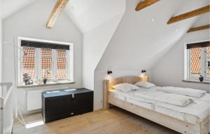 Ένα ή περισσότερα κρεβάτια σε δωμάτιο στο Amazing Home In Skagen With Wifi