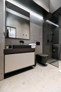 Koupelna v ubytování Three Pearls Deluxe Rooms & Studios