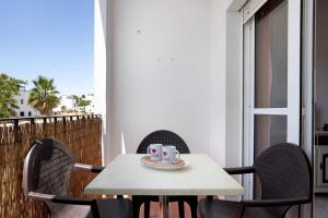 Balkón alebo terasa v ubytovaní Apartamento Mediterraneo 105 + 13 fotografií