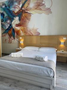 Łóżko lub łóżka w pokoju w obiekcie Parthenope Rooms