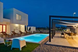 a swimming pool in the backyard of a house at Villa Dream Island in Paljuv