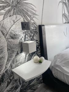 Łóżko lub łóżka w pokoju w obiekcie Parthenope Rooms