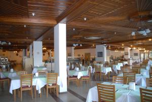 מסעדה או מקום אחר לאכול בו ב-Marmaris Park Hotel
