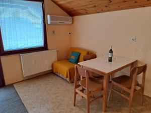 Posedenie v ubytovaní Studio apartman Marijana + 11 fotografií