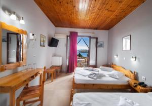 Postel nebo postele na pokoji v ubytování Hotel Nostos + 37 fotografií