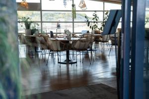 Glamping Ameland餐厅或其他用餐的地方