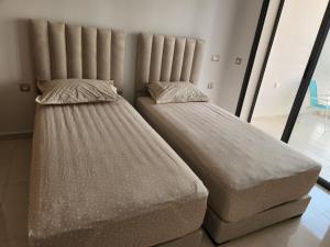 Кровать или кровати в номере Appartement Costa Beach Bouznika