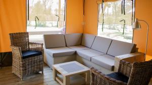 Glamping Ameland的休息区