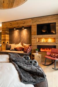 a living room with a couch and a fireplace at Araldo Eco-Lodge in Bosco Chiesanuova