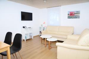 Imagen de la galería de FeWo Bayha "Im blauen Haus", en Langenargen