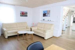 Imagen de la galería de FeWo Bayha "Im blauen Haus", en Langenargen