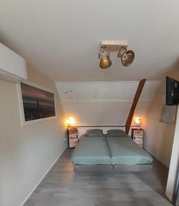 a bedroom with a bed and a ceiling at 22up Bed & Koffie in Den Burg